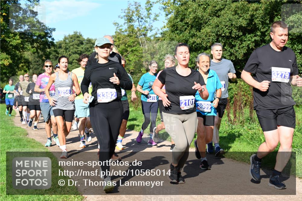 27.09.2026 - 35. Volkslauf durch das schöne Alstertal Dr. Thomas Lammeyer http://msf.ph/oto/10565014 27.09.2026 10:36:41 Laufen 28, 3256, 3236, 3392, 34164, 2101, 3999, 3279 meine-sportfotos.de
