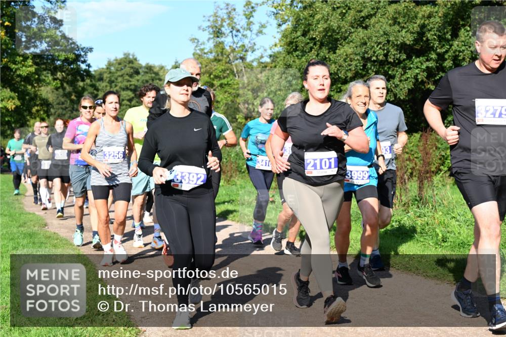 27.09.2026 - 35. Volkslauf durch das schöne Alstertal Dr. Thomas Lammeyer http://msf.ph/oto/10565015 27.09.2026 10:36:42 Laufen 83256, 3392, 3416, 2101, 3999, 3279 meine-sportfotos.de