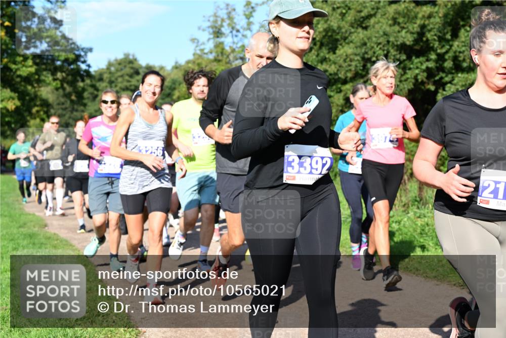 27.09.2026 - 35. Volkslauf durch das schöne Alstertal Dr. Thomas Lammeyer http://msf.ph/oto/10565021 27.09.2026 10:36:42 Laufen 256, 3392, 21 meine-sportfotos.de