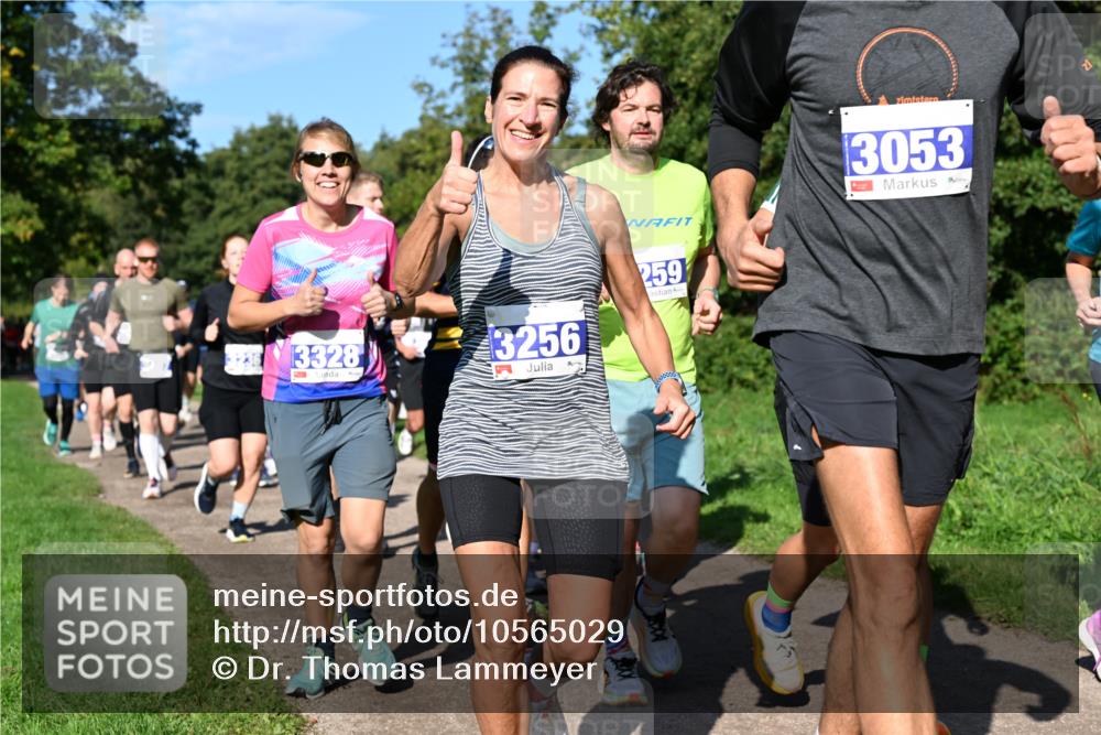 27.09.2026 - 35. Volkslauf durch das schöne Alstertal Dr. Thomas Lammeyer http://msf.ph/oto/10565029 27.09.2026 10:36:44 Laufen 3053, 3328, 3256, 259 meine-sportfotos.de