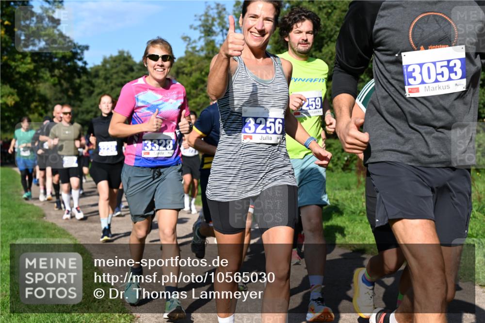 27.09.2026 - 35. Volkslauf durch das schöne Alstertal Dr. Thomas Lammeyer http://msf.ph/oto/10565030 27.09.2026 10:36:44 Laufen 13328, 3256, 259, 3053 meine-sportfotos.de
