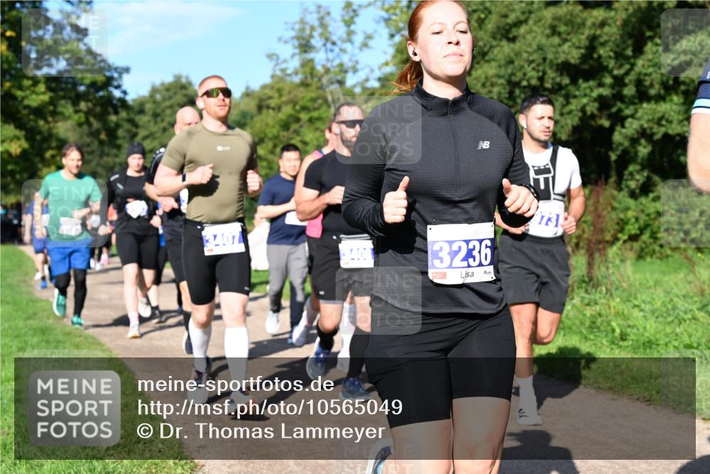 27.09.2026 - 35. Volkslauf durch das schöne Alstertal Dr. Thomas Lammeyer http://msf.ph/oto/10565049 27.09.2026 10:36:47 Laufen 408, 3236, 3735 meine-sportfotos.de