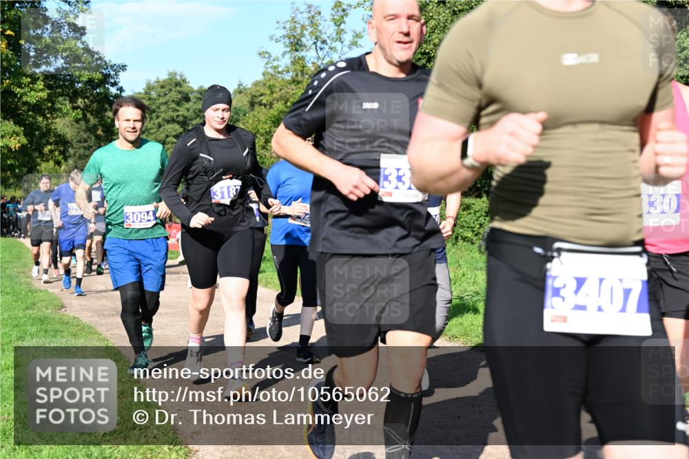 27.09.2026 - 35. Volkslauf durch das schöne Alstertal Dr. Thomas Lammeyer http://msf.ph/oto/10565062 27.09.2026 10:36:48 Laufen 3094, 3187, 3407, 130 meine-sportfotos.de