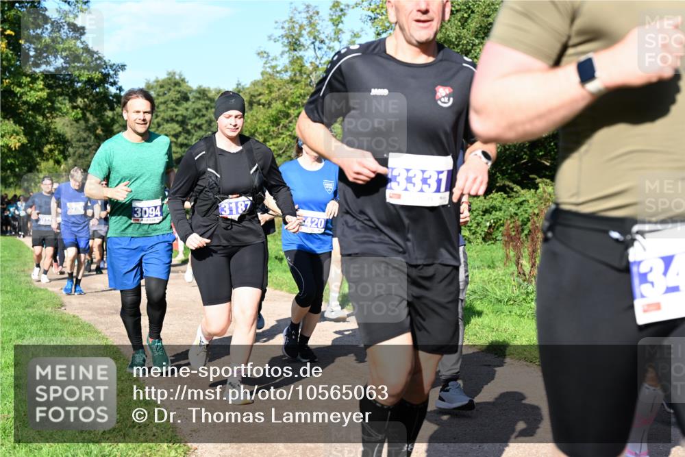 27.09.2026 - 35. Volkslauf durch das schöne Alstertal Dr. Thomas Lammeyer http://msf.ph/oto/10565063 27.09.2026 10:36:49 Laufen 1414, 3280, 3094, 3187, 420, 3331 meine-sportfotos.de