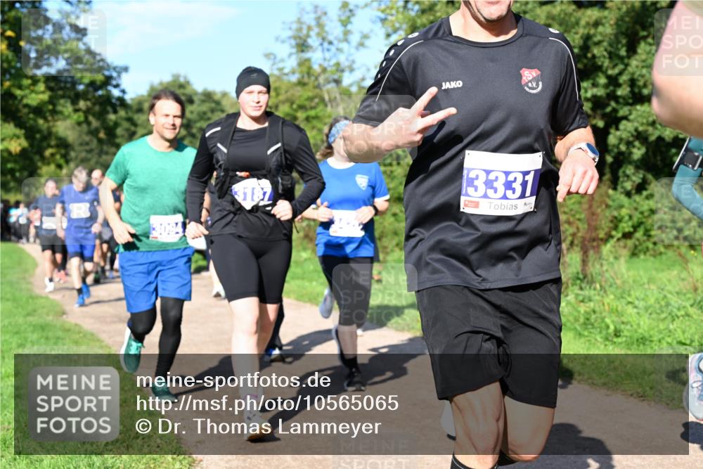 27.09.2026 - 35. Volkslauf durch das schöne Alstertal Dr. Thomas Lammeyer http://msf.ph/oto/10565065 27.09.2026 10:36:49 Laufen 3094, 3187, 3331 meine-sportfotos.de