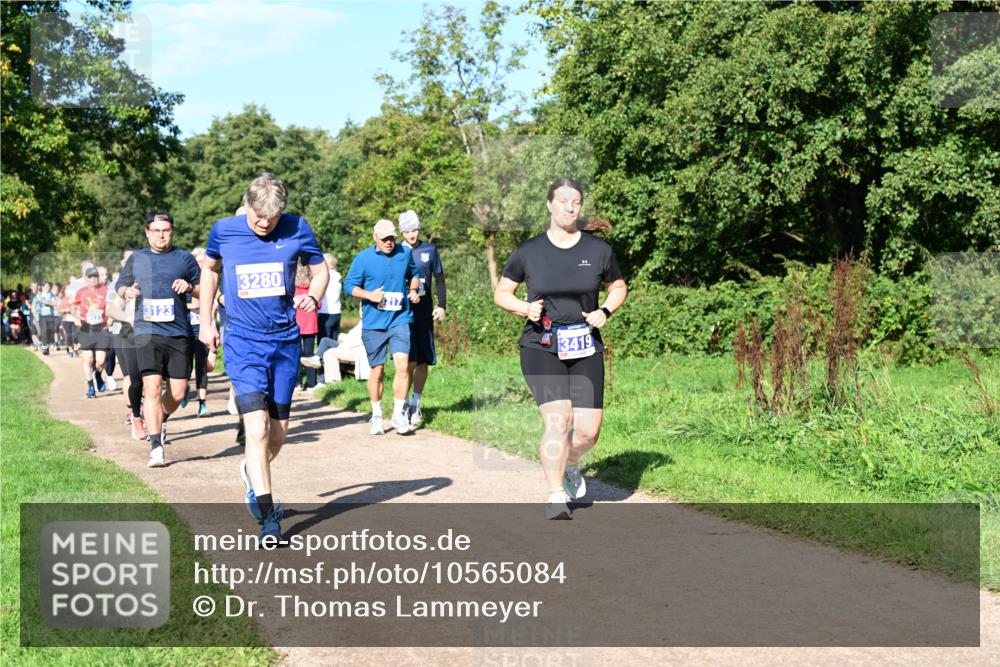 27.09.2026 - 35. Volkslauf durch das schöne Alstertal Dr. Thomas Lammeyer http://msf.ph/oto/10565084 27.09.2026 10:36:52 Laufen 3123, 3280, 217, 3419 meine-sportfotos.de
