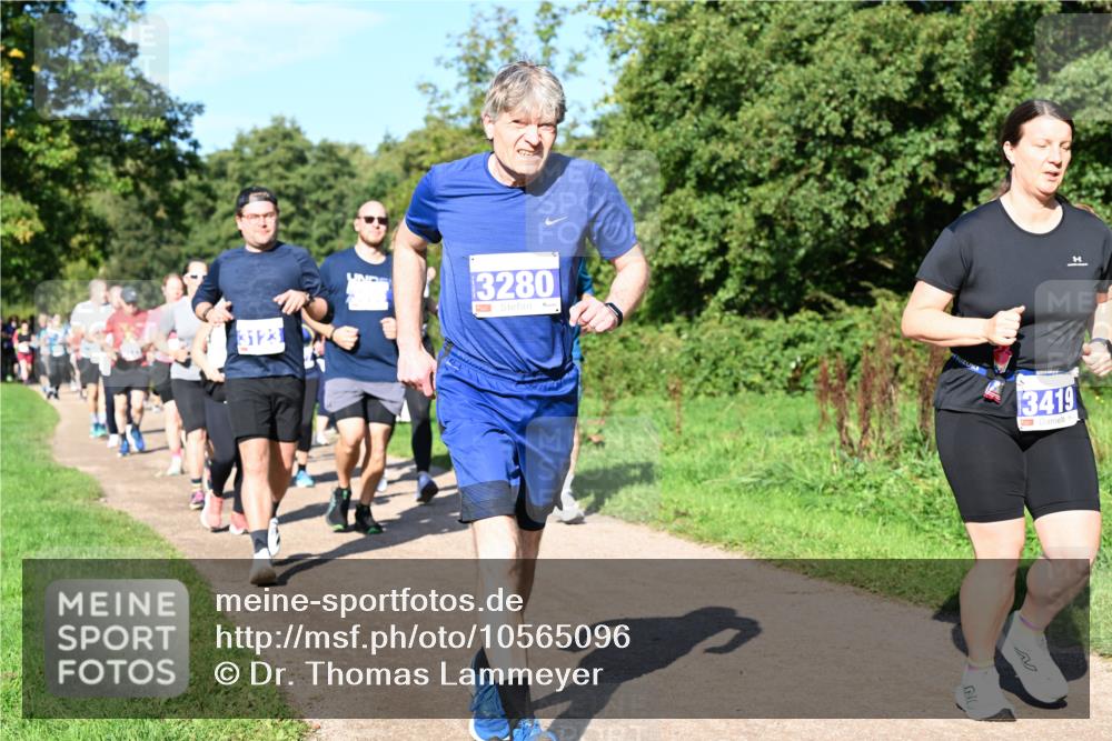 27.09.2026 - 35. Volkslauf durch das schöne Alstertal Dr. Thomas Lammeyer http://msf.ph/oto/10565096 27.09.2026 10:36:53 Laufen 3123, 3280, 3419, 4 meine-sportfotos.de