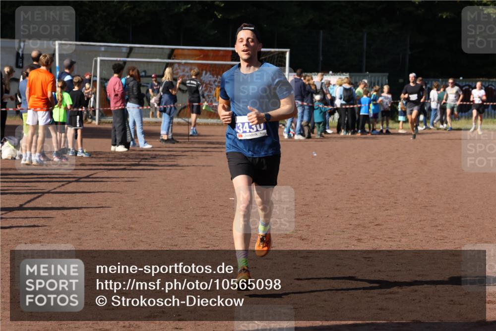 27.09.2026 - 35. Volkslauf durch das schöne Alstertal Strokosch-Dieckow http://msf.ph/oto/10565098 27.09.2026 11:12:57 Ziel 3430 meine-sportfotos.de