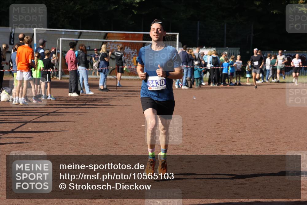 27.09.2026 - 35. Volkslauf durch das schöne Alstertal Strokosch-Dieckow http://msf.ph/oto/10565103 27.09.2026 11:12:57 Ziel 3430 meine-sportfotos.de
