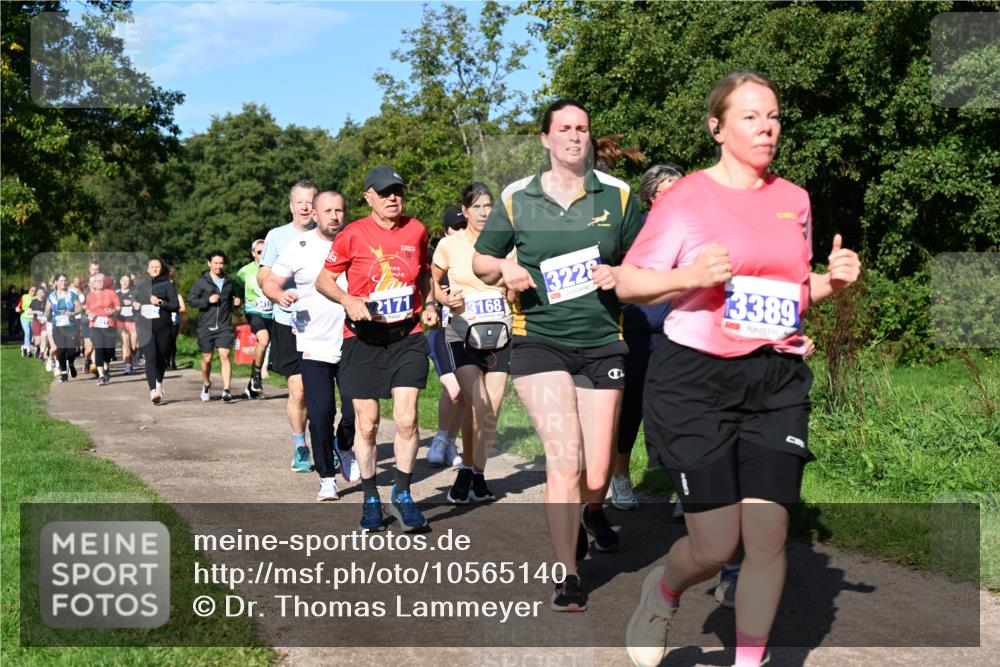 27.09.2026 - 35. Volkslauf durch das schöne Alstertal Dr. Thomas Lammeyer http://msf.ph/oto/10565140 27.09.2026 10:36:58 Laufen 2171, 3228, 3168, 3389 meine-sportfotos.de
