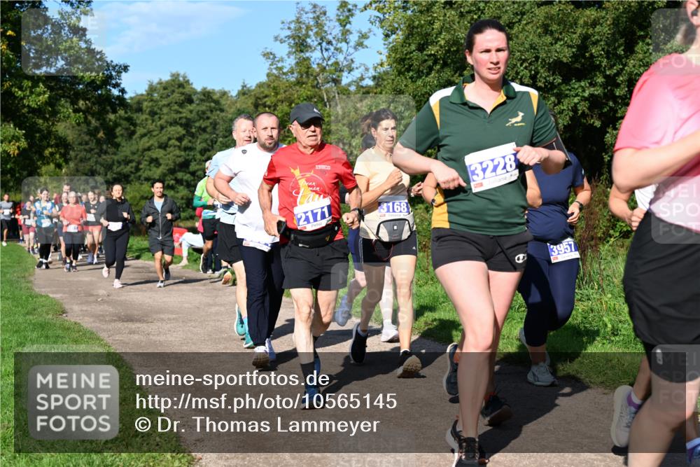 27.09.2026 - 35. Volkslauf durch das schöne Alstertal Dr. Thomas Lammeyer http://msf.ph/oto/10565145 27.09.2026 10:36:59 Laufen 2171, 3168, 3228, 3957 meine-sportfotos.de