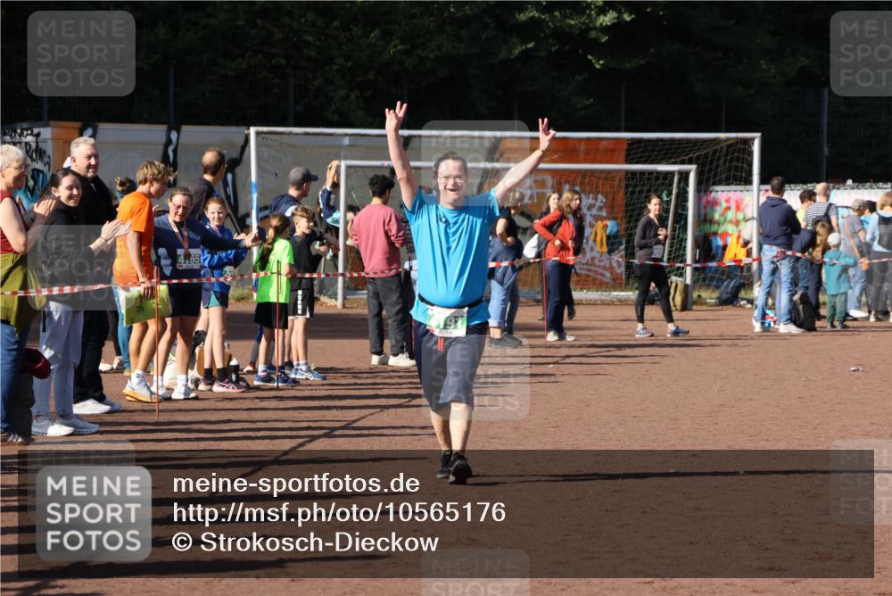 27.09.2026 - 35. Volkslauf durch das schöne Alstertal Strokosch-Dieckow http://msf.ph/oto/10565176 27.09.2026 11:12:23 Ziel 4191 meine-sportfotos.de