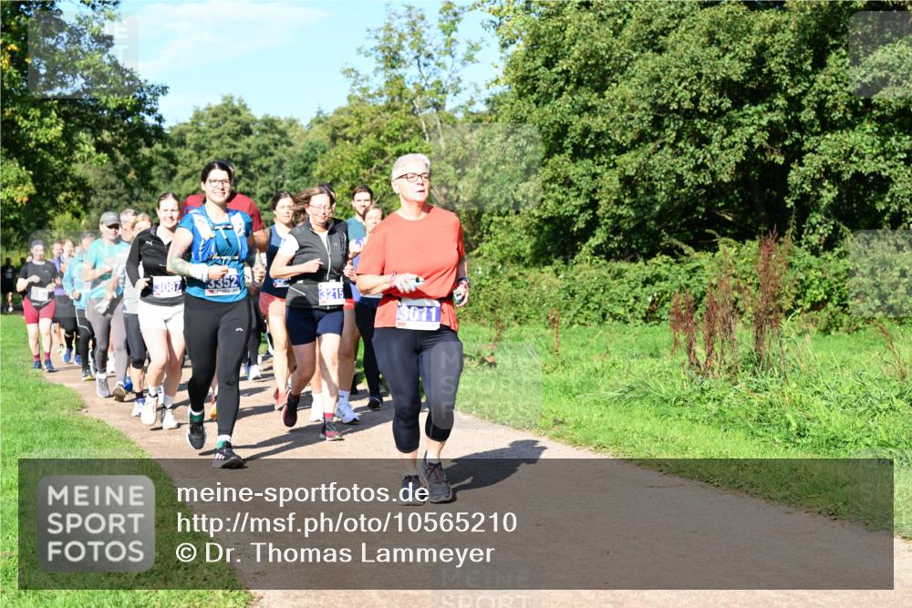 27.09.2026 - 35. Volkslauf durch das schöne Alstertal Dr. Thomas Lammeyer http://msf.ph/oto/10565210 27.09.2026 10:37:07 Laufen 3087, 3352, 3215, 3011 meine-sportfotos.de