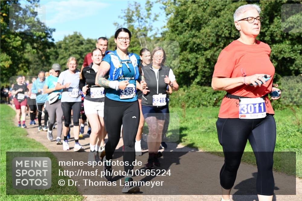 27.09.2026 - 35. Volkslauf durch das schöne Alstertal Dr. Thomas Lammeyer http://msf.ph/oto/10565224 27.09.2026 10:37:08 Laufen 13352, 3215, 3011 meine-sportfotos.de