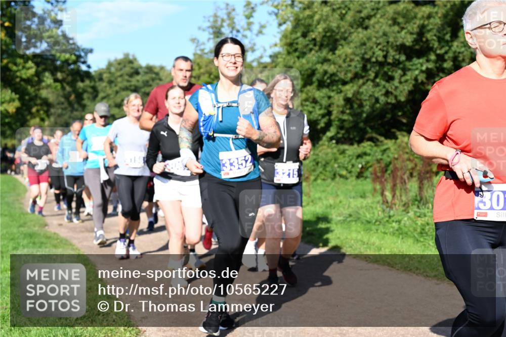 27.09.2026 - 35. Volkslauf durch das schöne Alstertal Dr. Thomas Lammeyer http://msf.ph/oto/10565227 27.09.2026 10:37:09 Laufen 3352, 3215, 30 meine-sportfotos.de