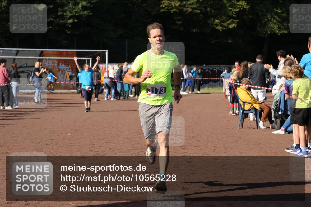 27.09.2026 - 35. Volkslauf durch das schöne Alstertal Strokosch-Dieckow http://msf.ph/oto/10565228 27.09.2026 11:12:11 Ziel 3173 meine-sportfotos.de