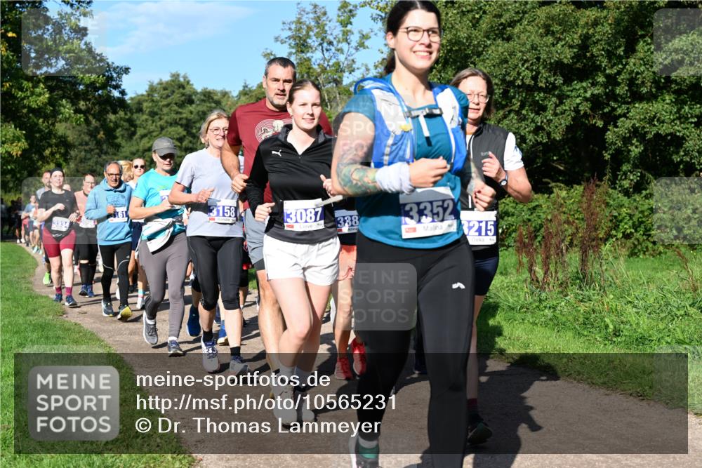27.09.2026 - 35. Volkslauf durch das schöne Alstertal Dr. Thomas Lammeyer http://msf.ph/oto/10565231 27.09.2026 10:37:09 Laufen 158, 3334, 3087, 338, 3352, 3215 meine-sportfotos.de