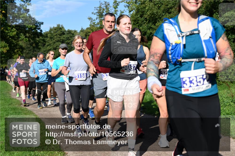 27.09.2026 - 35. Volkslauf durch das schöne Alstertal Dr. Thomas Lammeyer http://msf.ph/oto/10565236 27.09.2026 10:37:10 Laufen 3, 3161, 3158, 3087, 30, 3352 meine-sportfotos.de