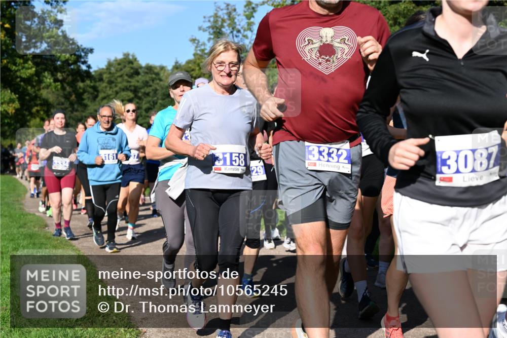 27.09.2026 - 35. Volkslauf durch das schöne Alstertal Dr. Thomas Lammeyer http://msf.ph/oto/10565245 27.09.2026 10:37:11 Laufen 158, 29, 3332, 3087, 161, 37 meine-sportfotos.de