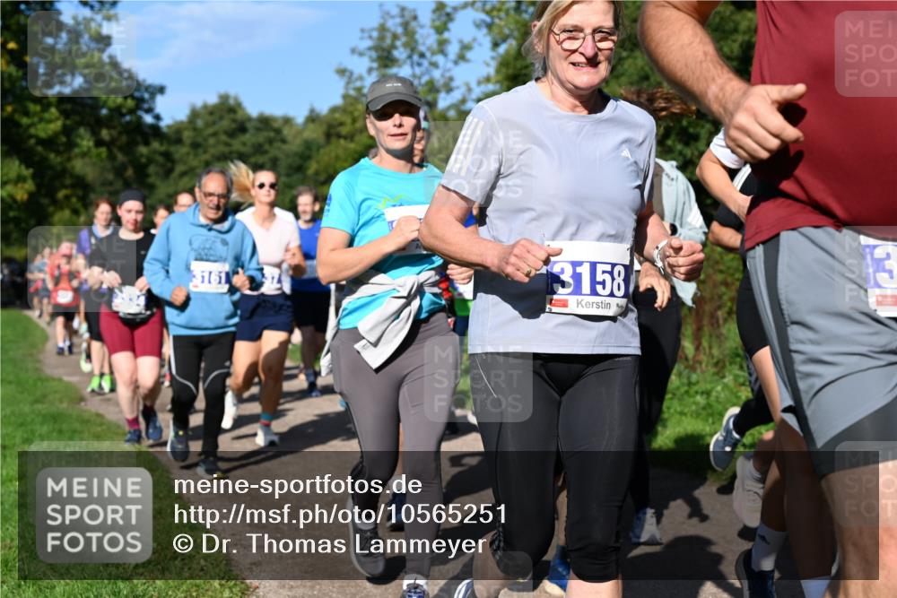 27.09.2026 - 35. Volkslauf durch das schöne Alstertal Dr. Thomas Lammeyer http://msf.ph/oto/10565251 27.09.2026 10:37:11 Laufen 3161, 3158, 13 meine-sportfotos.de