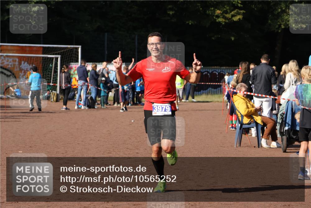 27.09.2026 - 35. Volkslauf durch das schöne Alstertal Strokosch-Dieckow http://msf.ph/oto/10565252 27.09.2026 11:12:02 Ziel 3979 meine-sportfotos.de