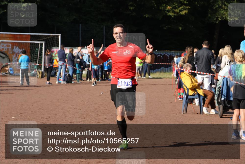 27.09.2026 - 35. Volkslauf durch das schöne Alstertal Strokosch-Dieckow http://msf.ph/oto/10565257 27.09.2026 11:12:02 Ziel 3979 meine-sportfotos.de
