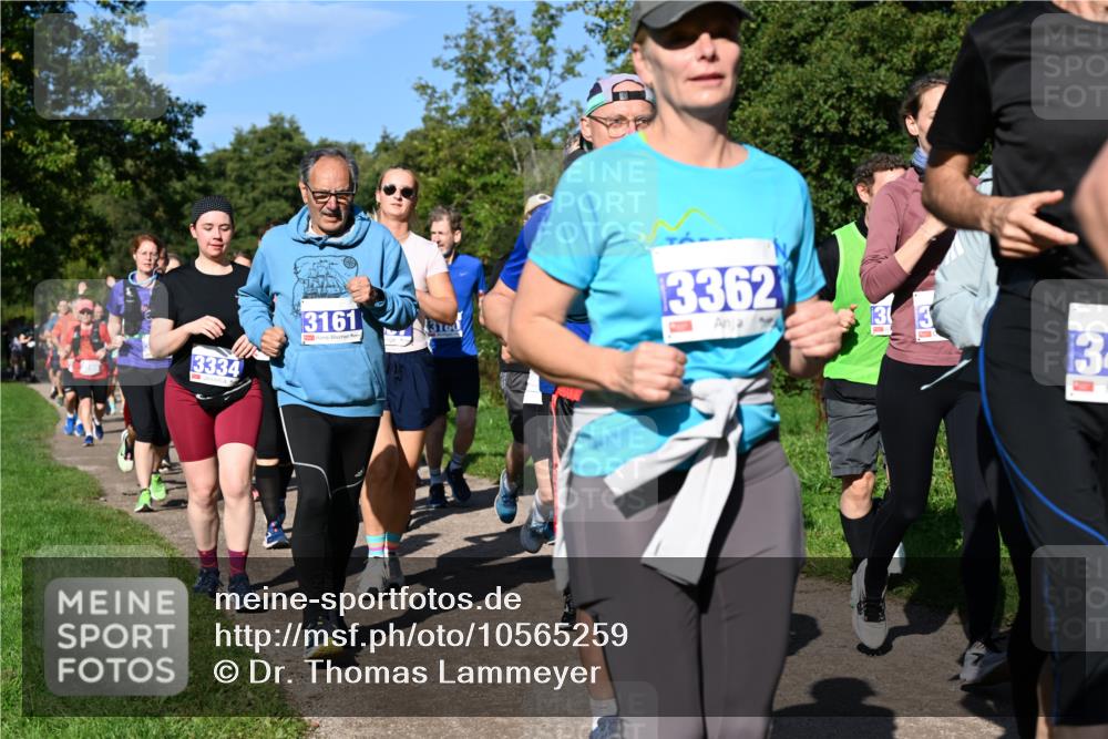 27.09.2026 - 35. Volkslauf durch das schöne Alstertal Dr. Thomas Lammeyer http://msf.ph/oto/10565259 27.09.2026 10:37:12 Laufen 3334, 3161, 3362, 3 meine-sportfotos.de