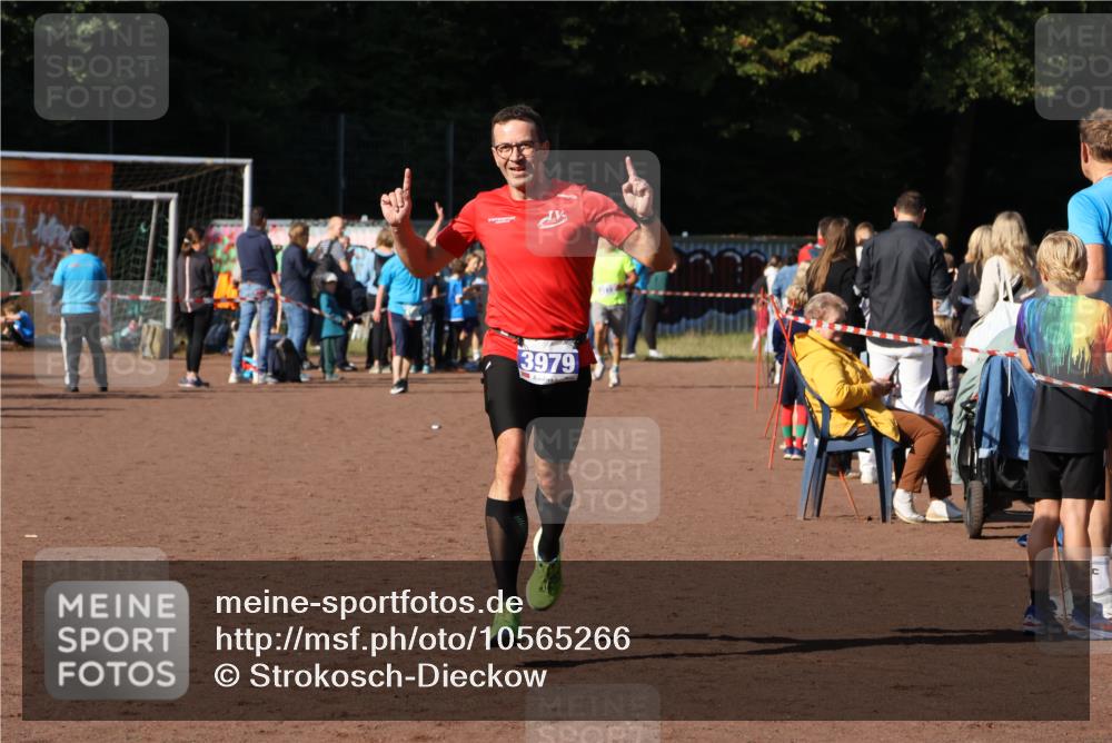 27.09.2026 - 35. Volkslauf durch das schöne Alstertal Strokosch-Dieckow http://msf.ph/oto/10565266 27.09.2026 11:12:02 Ziel 3979 meine-sportfotos.de