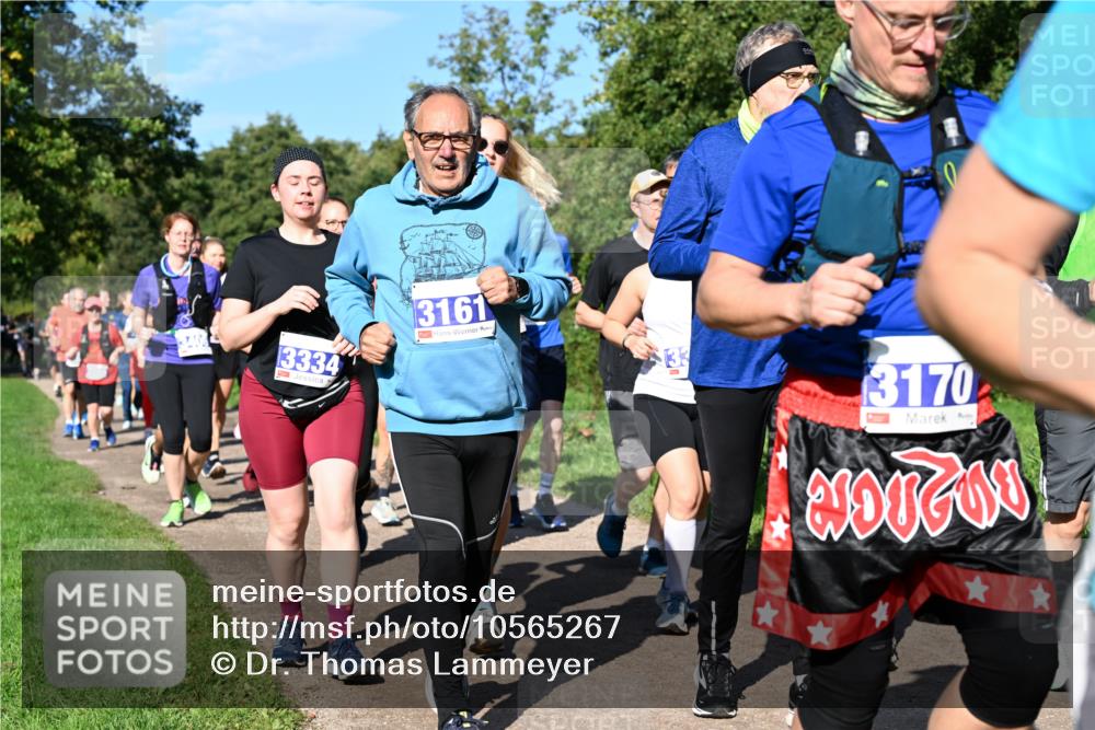 27.09.2026 - 35. Volkslauf durch das schöne Alstertal Dr. Thomas Lammeyer http://msf.ph/oto/10565267 27.09.2026 10:37:13 Laufen 3334, 3161, 3170 meine-sportfotos.de