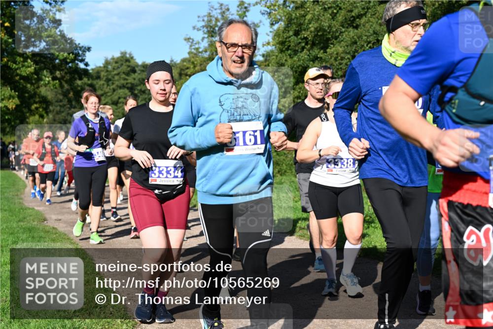 27.09.2026 - 35. Volkslauf durch das schöne Alstertal Dr. Thomas Lammeyer http://msf.ph/oto/10565269 27.09.2026 10:37:13 Laufen 3334, 161, 3338 meine-sportfotos.de