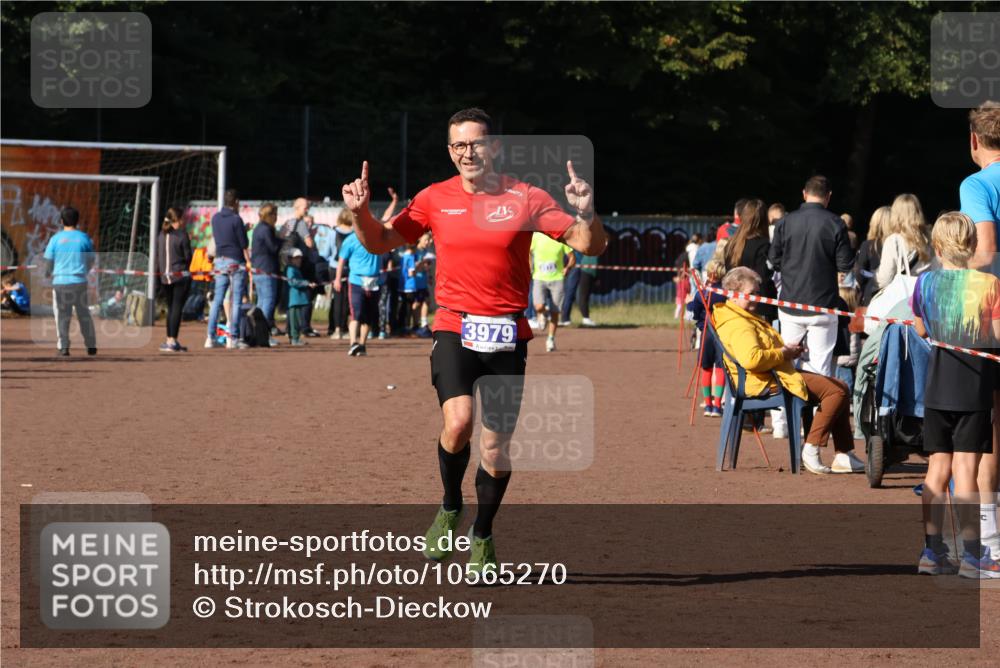 27.09.2026 - 35. Volkslauf durch das schöne Alstertal Strokosch-Dieckow http://msf.ph/oto/10565270 27.09.2026 11:12:02 Ziel 3979 meine-sportfotos.de