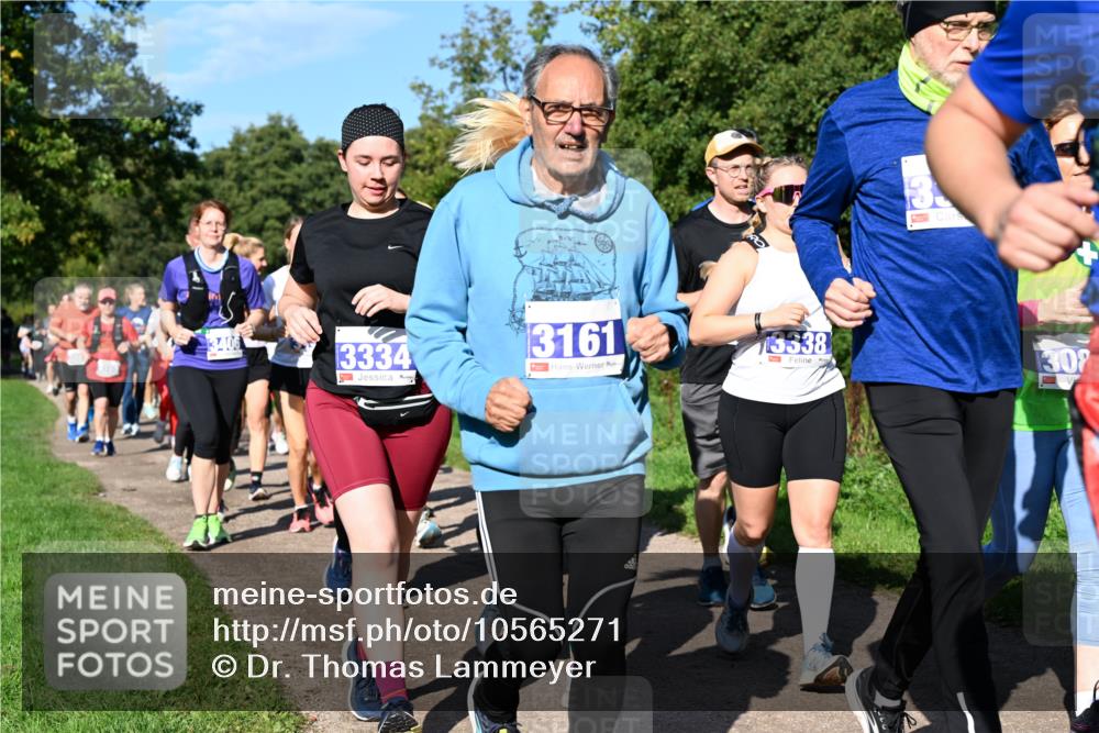 27.09.2026 - 35. Volkslauf durch das schöne Alstertal Dr. Thomas Lammeyer http://msf.ph/oto/10565271 27.09.2026 10:37:13 Laufen 3406, 3334, 3161, 3, 13338, 13, 08 meine-sportfotos.de