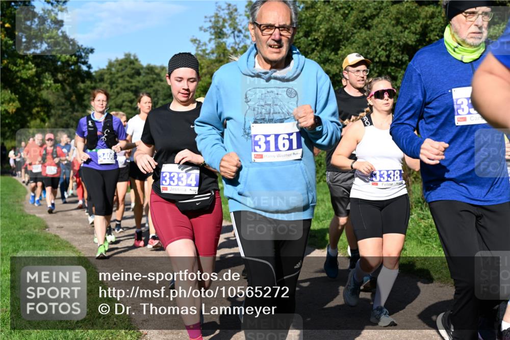 27.09.2026 - 35. Volkslauf durch das schöne Alstertal Dr. Thomas Lammeyer http://msf.ph/oto/10565272 27.09.2026 10:37:14 Laufen 3406, 3334, 3161, 3338, 3 meine-sportfotos.de
