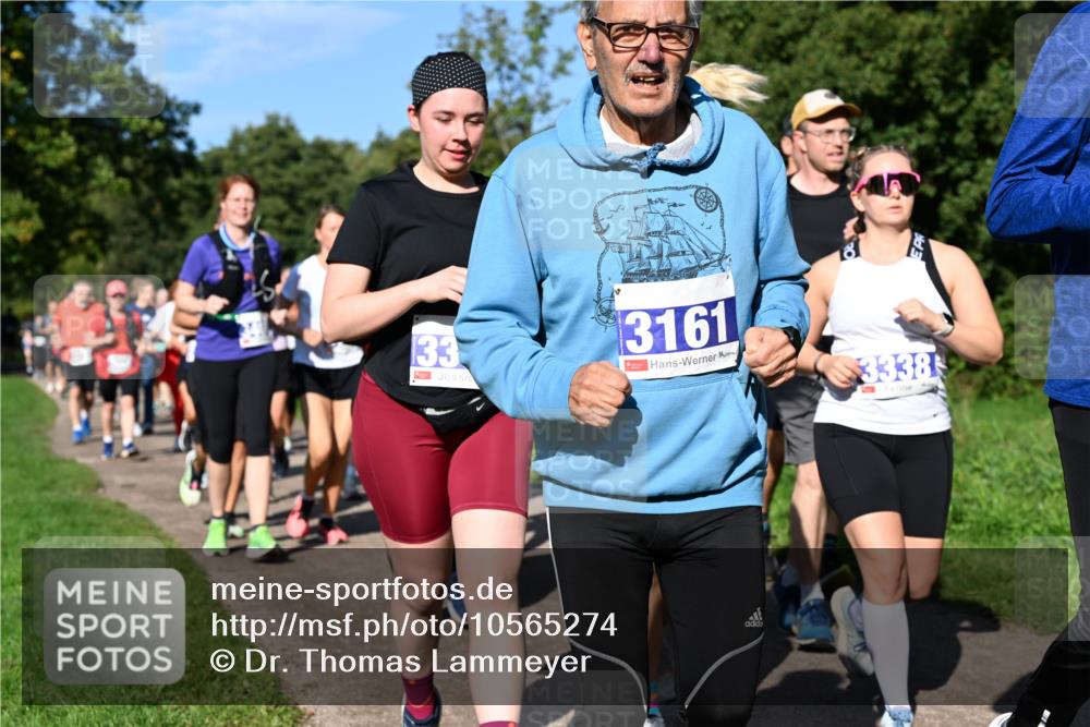 27.09.2026 - 35. Volkslauf durch das schöne Alstertal Dr. Thomas Lammeyer http://msf.ph/oto/10565274 27.09.2026 10:37:14 Laufen 33, 3161, 3338 meine-sportfotos.de