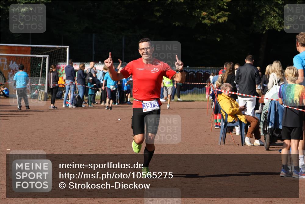 27.09.2026 - 35. Volkslauf durch das schöne Alstertal Strokosch-Dieckow http://msf.ph/oto/10565275 27.09.2026 11:12:02 Ziel 3979 meine-sportfotos.de