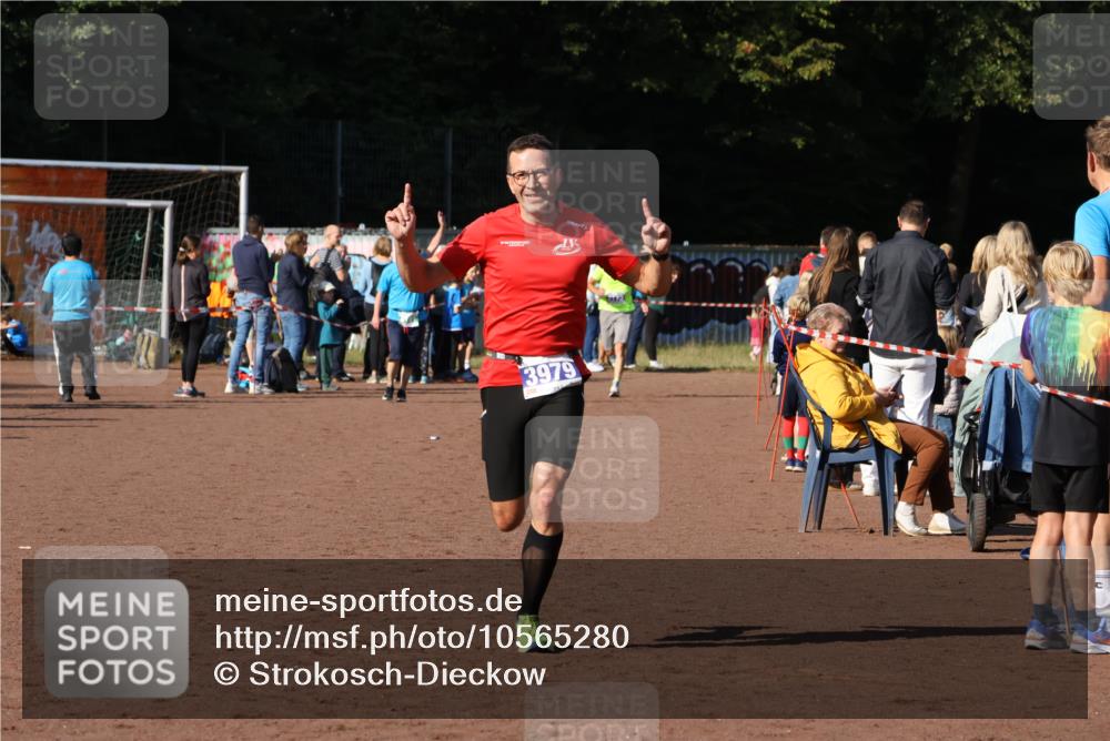 27.09.2026 - 35. Volkslauf durch das schöne Alstertal Strokosch-Dieckow http://msf.ph/oto/10565280 27.09.2026 11:12:02 Ziel 3979 meine-sportfotos.de