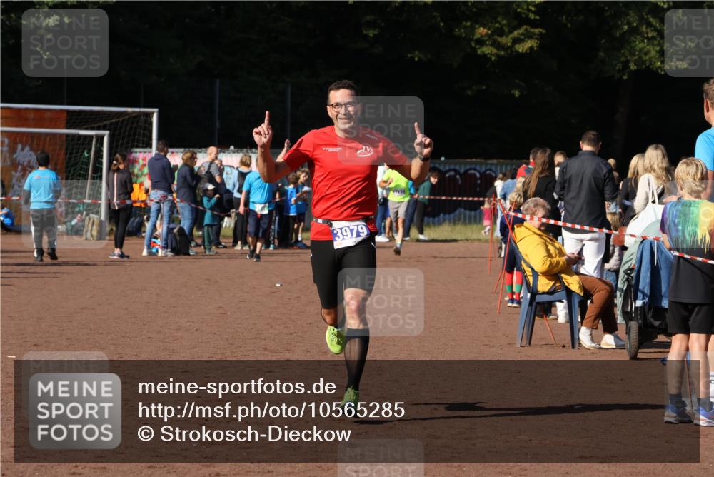 27.09.2026 - 35. Volkslauf durch das schöne Alstertal Strokosch-Dieckow http://msf.ph/oto/10565285 27.09.2026 11:12:02 Ziel 3979 meine-sportfotos.de