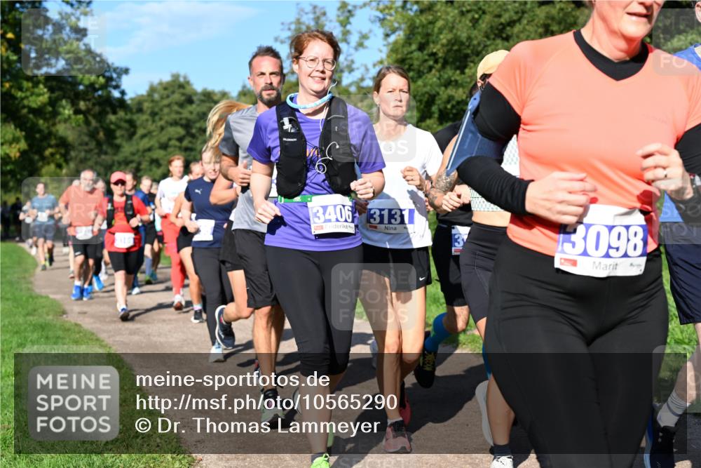27.09.2026 - 35. Volkslauf durch das schöne Alstertal Dr. Thomas Lammeyer http://msf.ph/oto/10565290 27.09.2026 10:37:16 Laufen 3406, 3131, 3098 meine-sportfotos.de