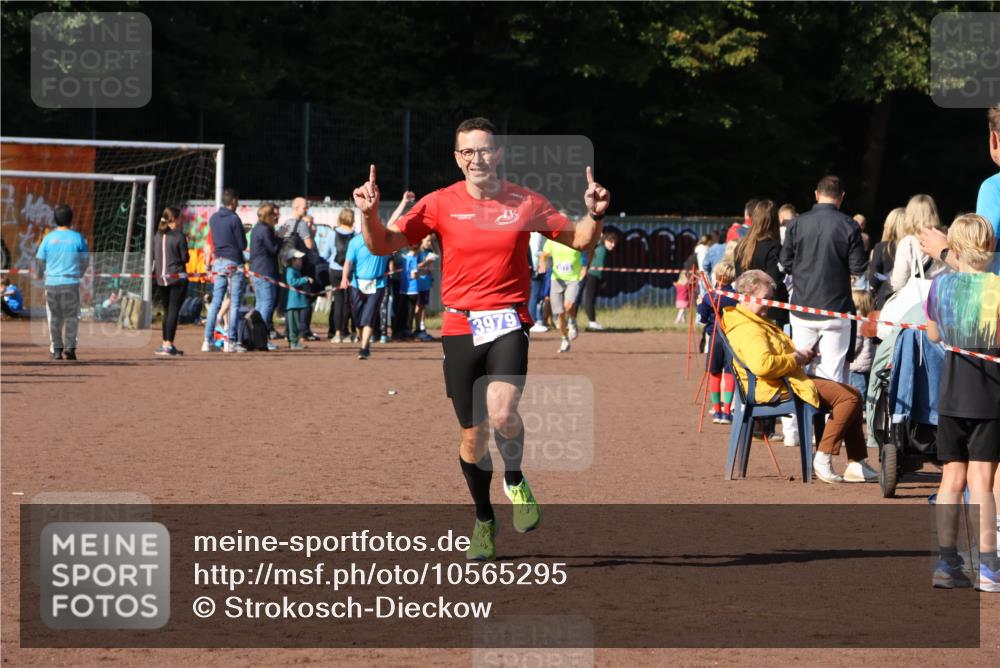 27.09.2026 - 35. Volkslauf durch das schöne Alstertal Strokosch-Dieckow http://msf.ph/oto/10565295 27.09.2026 11:12:02 Ziel 3979 meine-sportfotos.de