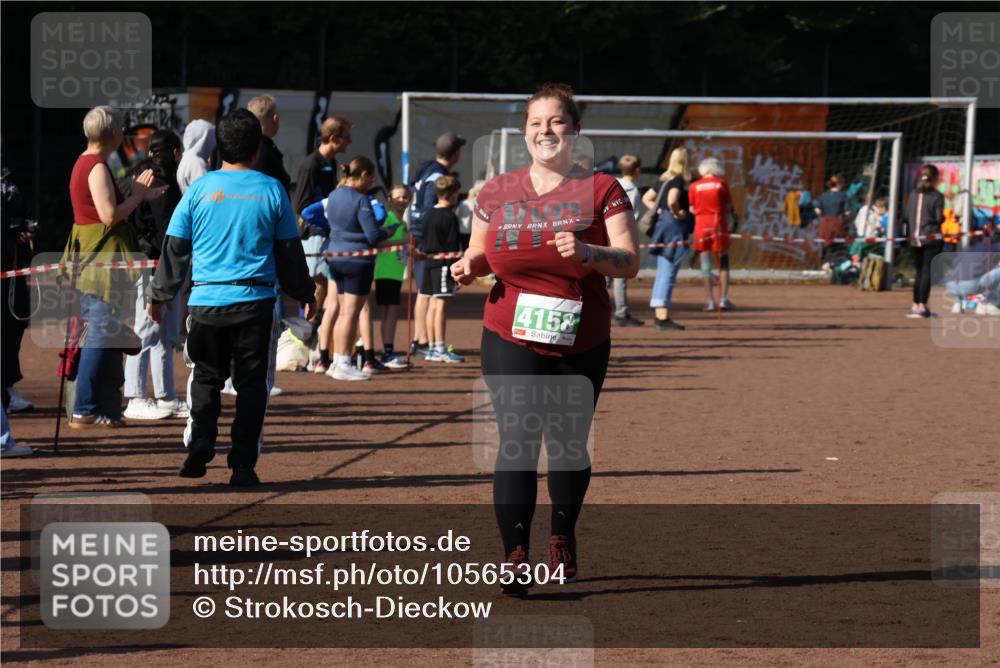 27.09.2026 - 35. Volkslauf durch das schöne Alstertal Strokosch-Dieckow http://msf.ph/oto/10565304 27.09.2026 11:11:38 Ziel 4158 meine-sportfotos.de