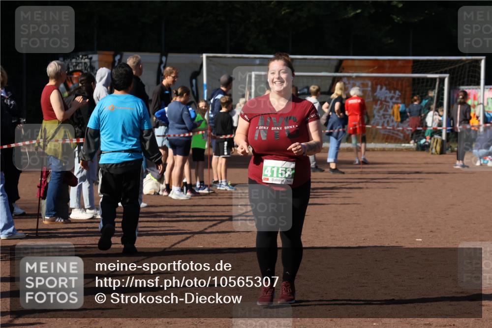 27.09.2026 - 35. Volkslauf durch das schöne Alstertal Strokosch-Dieckow http://msf.ph/oto/10565307 27.09.2026 11:11:38 Ziel 4158 meine-sportfotos.de