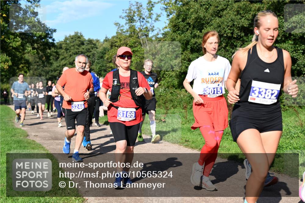 27.09.2026 - 35. Volkslauf durch das schöne Alstertal Dr. Thomas Lammeyer http://msf.ph/oto/10565324 27.09.2026 10:37:19 Laufen 3248, 3169, 3015, 13382 meine-sportfotos.de
