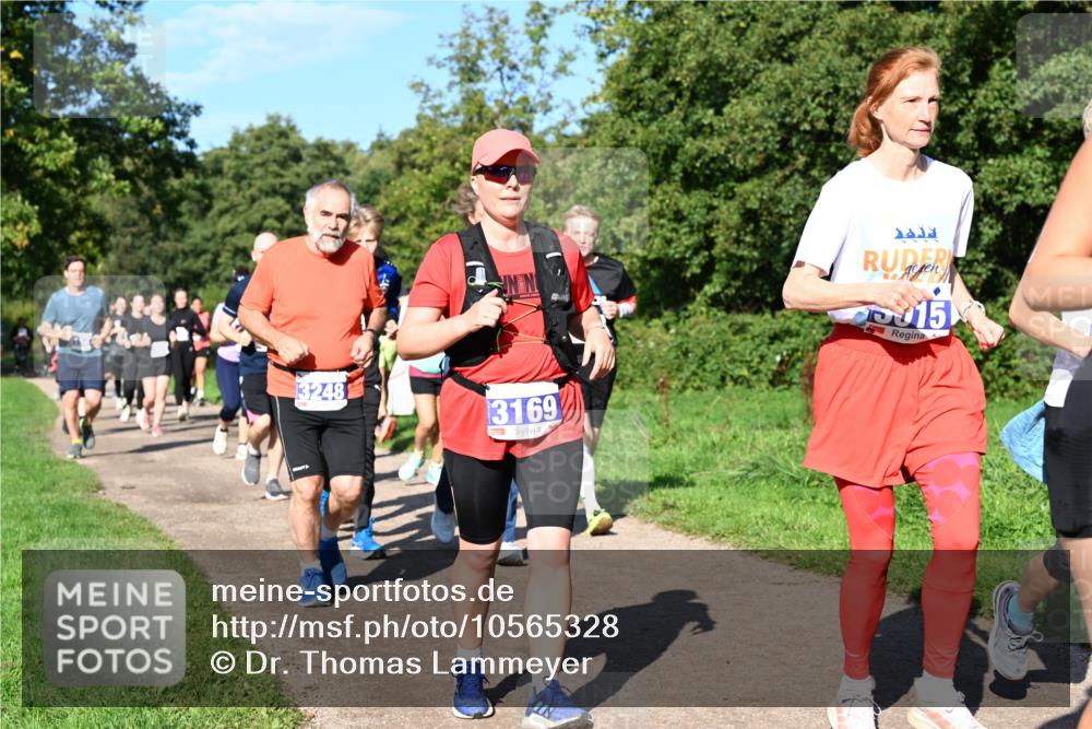 27.09.2026 - 35. Volkslauf durch das schöne Alstertal Dr. Thomas Lammeyer http://msf.ph/oto/10565328 27.09.2026 10:37:20 Laufen 3248, 3169, 15 meine-sportfotos.de