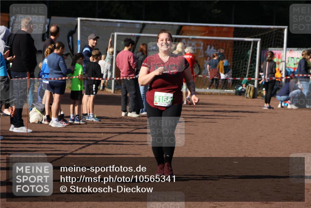27.09.2026 - 35. Volkslauf durch das schöne Alstertal Strokosch-Dieckow http://msf.ph/oto/10565341 27.09.2026 11:11:36 Ziel 4158 meine-sportfotos.de