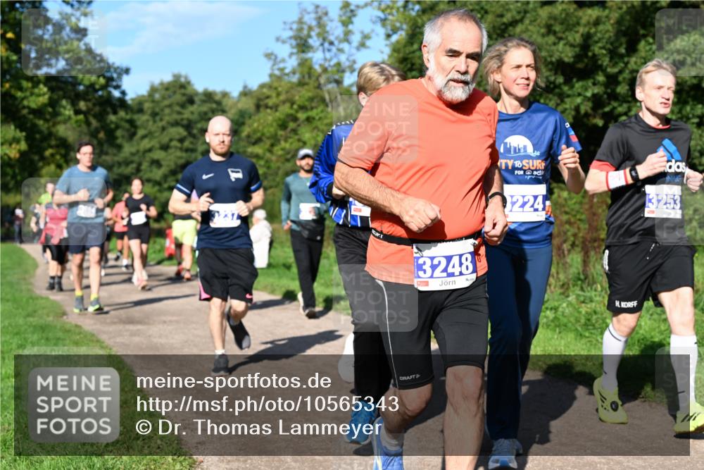 27.09.2026 - 35. Volkslauf durch das schöne Alstertal Dr. Thomas Lammeyer http://msf.ph/oto/10565343 27.09.2026 10:37:21 Laufen 3253, 3248, 224 meine-sportfotos.de