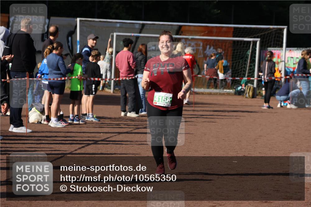 27.09.2026 - 35. Volkslauf durch das schöne Alstertal Strokosch-Dieckow http://msf.ph/oto/10565350 27.09.2026 11:11:36 Ziel 4158 meine-sportfotos.de