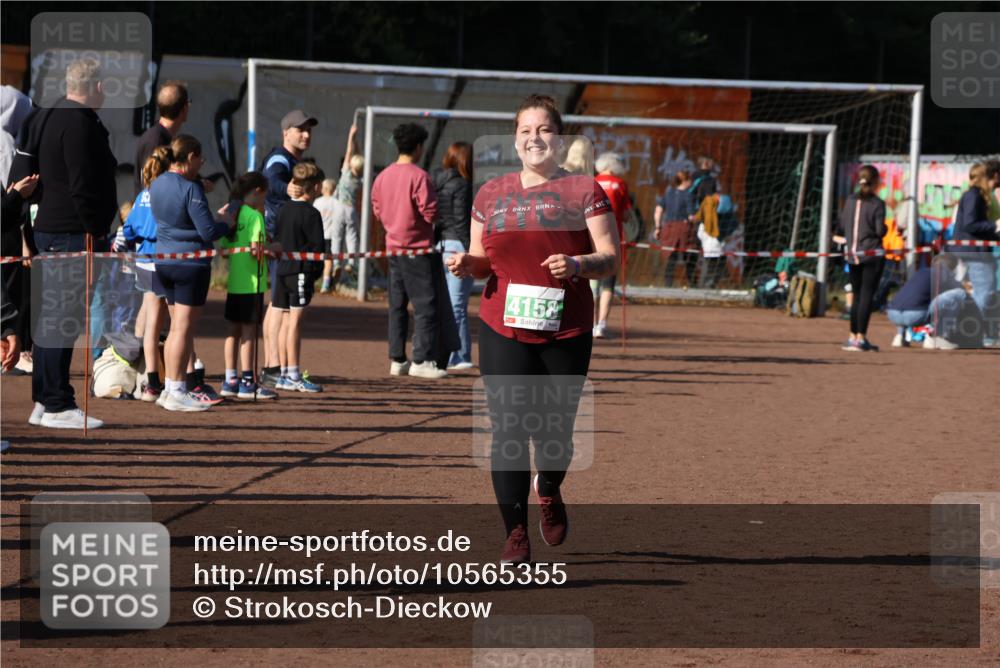27.09.2026 - 35. Volkslauf durch das schöne Alstertal Strokosch-Dieckow http://msf.ph/oto/10565355 27.09.2026 11:11:36 Ziel 4158 meine-sportfotos.de