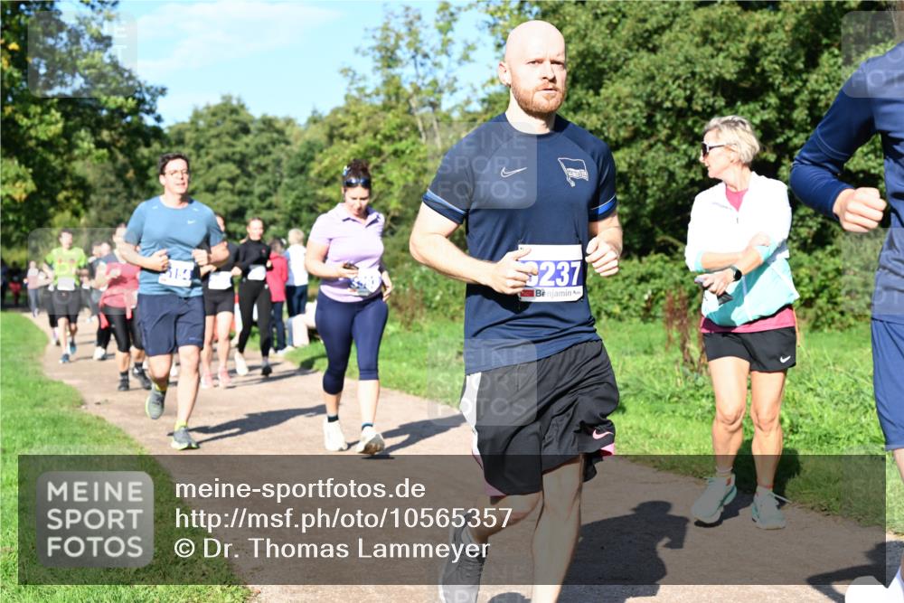 27.09.2026 - 35. Volkslauf durch das schöne Alstertal Dr. Thomas Lammeyer http://msf.ph/oto/10565357 27.09.2026 10:37:23 Laufen 237 meine-sportfotos.de