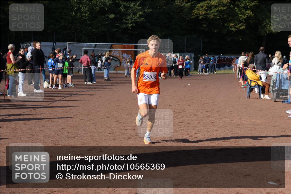 27.09.2026 - 35. Volkslauf durch das schöne Alstertal Strokosch-Dieckow http://msf.ph/oto/10565369 27.09.2026 11:11:22 Ziel 3308 meine-sportfotos.de