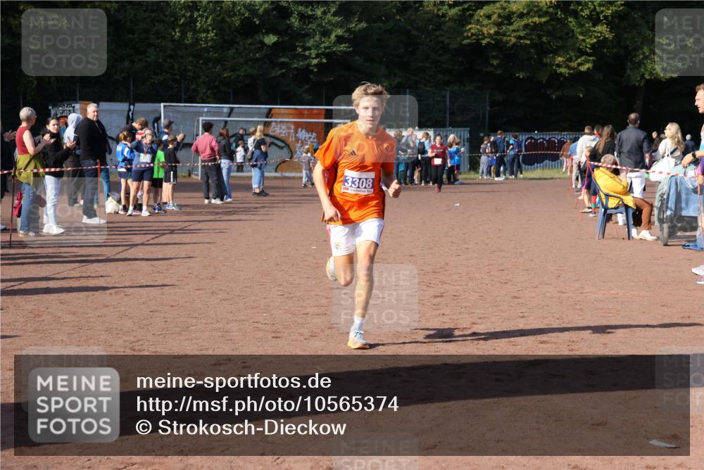 27.09.2026 - 35. Volkslauf durch das schöne Alstertal Strokosch-Dieckow http://msf.ph/oto/10565374 27.09.2026 11:11:22 Ziel 3308 meine-sportfotos.de